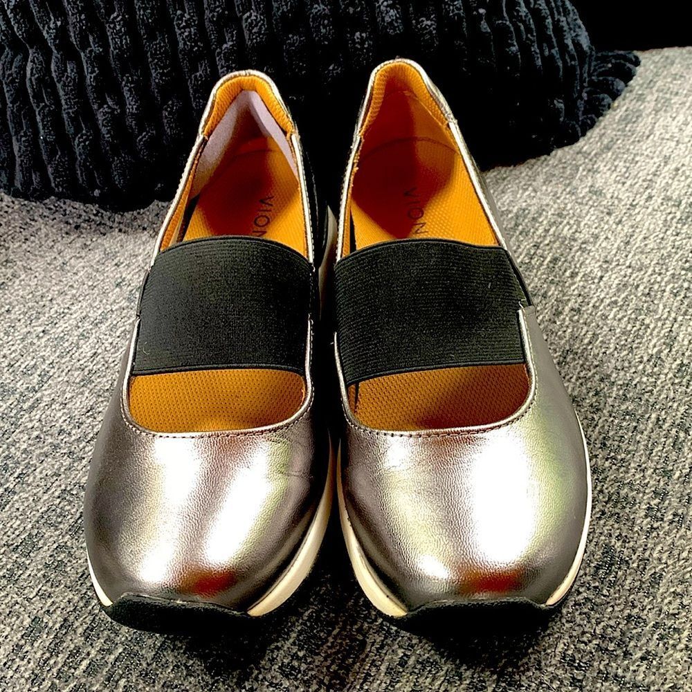 Vionic Metallic Silver Flats with Black Strap